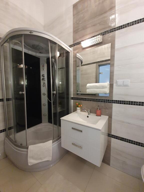 Dwie Sosny Apartamenty Przy Plazy - Sauna, Jacuzzi, Silownia, Bawialnia - 365Pam ウストロニエ・モルスキエ エクステリア 写真
